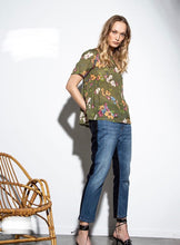 Load image into Gallery viewer, FUNKY STAFF Japan Flowers Daisy Blouse - Military Olive
