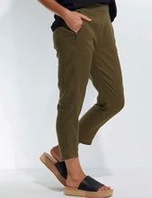 Load image into Gallery viewer, MARCO POLO 3/4 Linen Pant - Khaki

