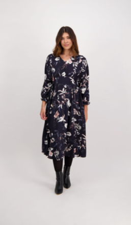 VASSALLI Long Sleeve V-Neck Batwing Dress - Silhouette print